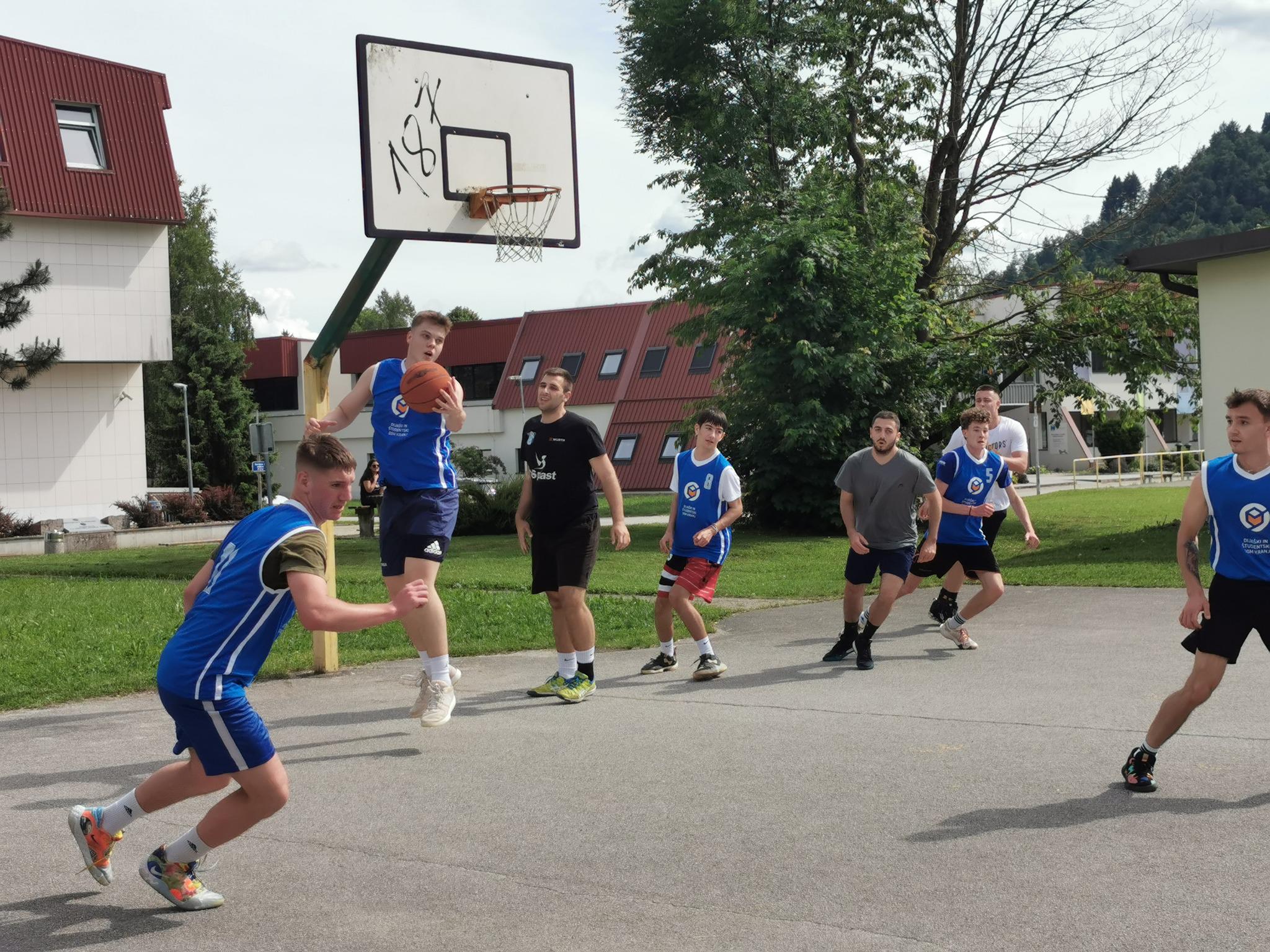 Košarkarska tekma med dijaki in študenti